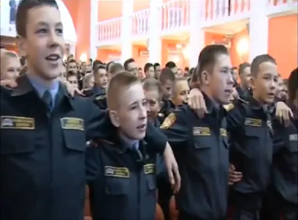 ଋଷ ଯବାନଙ୍କ ମୁହଁରେ ‘ୟେ ବତନ୍’ ଗୀତ । ଭାଇରାଲ ହେଲା ଭିଡିଓ, ଥରେ ଦେଖିନିଅନ୍ତୁ ଏହି ଭିଡିଓ ।