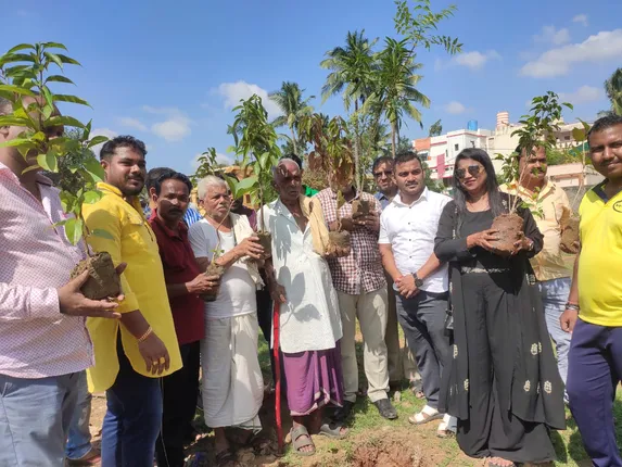 ‘ଆସ ମିଳିମିଶି ଶପଥ ନେବା, ଗଛ ଲଗାଇବା’ । ପରିବେଶକୁ ସବୁଜ ସୁନ୍ଦର ରଖିବାକୁ ରସୁଲଗଡ ଦୁର୍ଗାପୂଜା କମିଟିର ବଡ ପ୍ରୟାସ ।