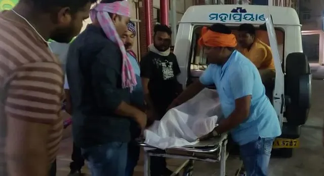 ସମ୍ପର୍କୀୟ ଆସିଲେ ନାହିଁ । ମେଡିକାଲରୁ ଶବ ନେଇ ଶବଦାହ କଲେ ସ୍ଥାନୀୟ ଯୁବକ