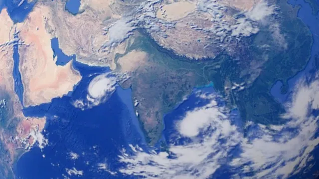 ଗଭୀର ଅବପାତର ରୂପ ନେଲା ବଙ୍ଗୋପସାଗରରେ ସୃଷ୍ଟ ଲଘୁଚାପ : ପାରାଦ୍ୱୀପରୁ ୮୧୦ କିଲୋମିଟର ଦୂରରେ କେନ୍ଦ୍ରୀଭୂତ, ୨୪  ଘଂଟାରେ ନେବ ବାତ୍ୟାର ରୂପ 