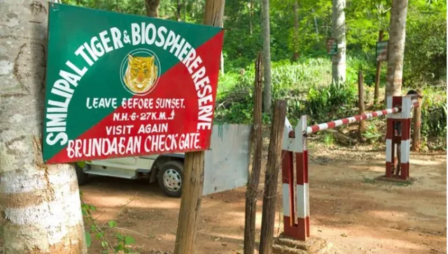 ଖରାପ ରାସ୍ତା ଯୋଗୁଁ ଅଧାବାଟରୁ ଫେରିଲା ଶବବାହକ ଗାଡ଼ି । ୭ ଘଣ୍ଟା ଧରି ଶିମିଳିପାଳକୁ ଗାଡ଼ି ଚଳାଚଳ ବନ୍ଦ