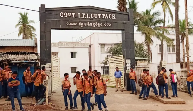 ଗୋଟିଏ ବିଷୟରେ ଶତାଧିକ ଛାତ୍ରଛାତ୍ରୀଙ୍କୁ ମିଳିଛି ଶୂନ : ଚିନ୍ତାରେ କଟକ ଖପୁରିଆ ଆଇଟିଆଇ ଛାତ୍ର