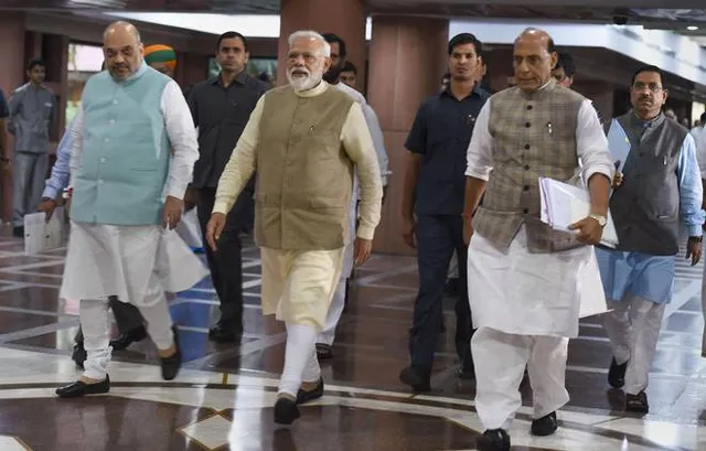 ସମର୍ଥନ ମିଳିଲାନି, ସରକାର ପାଇଁ ବାଟ ଫିଟିଲାନି । ମହାରାଷ୍ଟ୍ରରେ ରାଷ୍ଟ୍ରପତି ଶାସନ ଲାଗୁ କରିବାକୁ କେନ୍ଦ୍ର କ୍ୟାବିନେଟର ଗ୍ରୀନ୍ ସିଗନାଲ । ରାଜ୍ୟପାଳଙ୍କ ନିଷ୍ପତିକୁ ସୁପ୍ରିମକୋର୍ଟରେ ଚ୍ୟାଲେଞ୍ଜ କଲା ଶିବସେନା ।