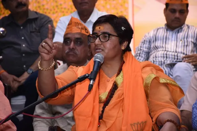 ବିଜେପି ସାଂସଦଙ୍କ ବିବାଦୀୟ ବୟାନ । ସଂସଦରେ ନାଥୁରାମ ଗଡସେଙ୍କୁ ଦେଶଭକ୍ତ ବୋଲି କହିଲେ ପ୍ରଜ୍ଞା ଠାକୁର ।