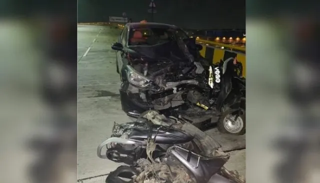 ରାସ୍ତାରେ ସେଲଫି ନେବା ପଡିଲା ମହଙ୍ଗା । ପଛପଟୁ ଧକ୍କା ଦେଲା କାର୍, ଓଭରବ୍ରିଜ ତଳକୁ ପଡି ଚାଲିଗଲା ଦୁଇ ସାଙ୍ଗଙ୍କ ଜୀବନ ।