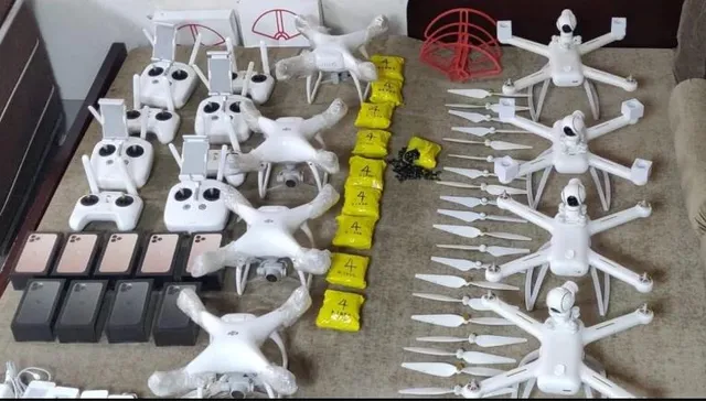 ଇନ୍ଦିରାଗାନ୍ଧୀ ଅନ୍ତର୍ଜାତୀୟ ବିମାନବନ୍ଦରରୁ ଜବତ ହେଲା ୨୬ ଲକ୍ଷ ଟଙ୍କାର ଡ୍ରୋନ୍ ! ଜଣଙ୍କୁ ଗିରଫ କଲା ପୋଲିସ୍ । 