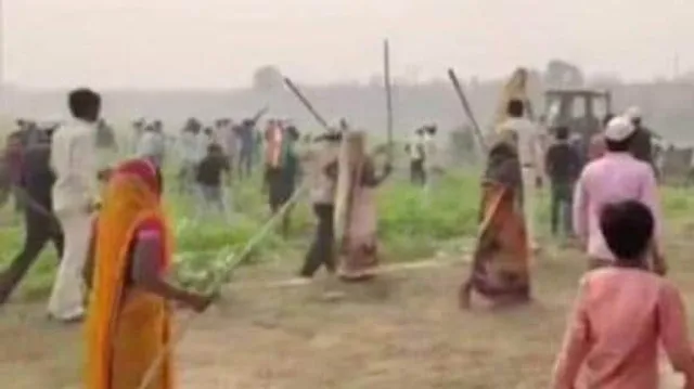 ଚାଷୀଙ୍କ ଉପରେ ଅମାନୁଷିକ ଲାଠିଚାର୍ଜ କରିବାକୁ ନେଇ ସରକାରଙ୍କ ଉପରେ ପ୍ରଶ୍ନ ଉଠାଇଲେ ବିରୋଧୀ !  ଭିଡିଓ ସେୟାର୍ କରି ଯୋଗୀ ସରକାରଙ୍କୁ ସମାଲୋଚନା କଲେ କଂଗ୍ରେସ ମହାସଚିବ 