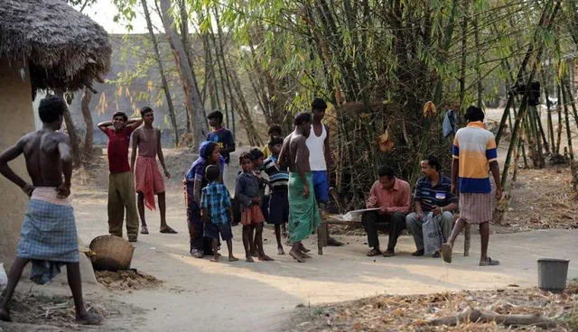 ସତାନବେ ବର୍ଷରୁ ୧୭୦୦ ଲୋକ ଥିବା ଏକ ଅଜବ ଗାଁ ! କଣ୍ଟାରେ ଅଟକିଛି ଜନସଂଖ୍ୟା , ନା ବଢୁଛି ନା କମୁଛି , ଆଦର୍ଶ ଏବଂ ଅଜବର ଦୋଛକିରେ ଏହି ଗାଁ