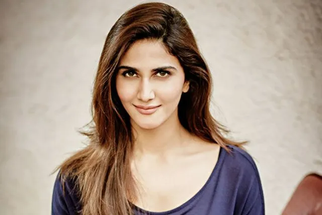 ଲୋକପ୍ରିୟତା ପାଇଁ ସୀମା ଲଂଘିଲେ ଅଭିନେତ୍ରୀ । ଶ୍ରୀ ରାମ ଲେଖା ହୋଇଥିବା ଅନ୍ତବସ୍ତ୍ର ପିନ୍ଧି ସୋସିଆଲ୍ ମିଡିଆରେ ଲୋକଙ୍କ ଟ୍ରୋଲର ଶିକାର ହେଲେ ଅଭିନେତ୍ରୀ ବାଣୀ କାପୁର 