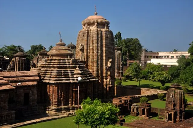 ସପ୍ତାହକ ପରେ ଜାଗର : ଶ୍ରୀଲିଙ୍ଗରାଜ ମନ୍ଦିର ସୁରକ୍ଷା ଢିଲା,ସିସିଟିଭି କ୍ୟାମେରା ଲାଗିଛି ହେଲେ କଣ୍ଟ୍ରୋଲ ରୁମ୍ ନାହିଁ