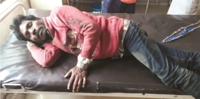 ଟ୍ରେନ ଲାଇନ କଡରେ ୩ ଦିନ ! ଚଳନ୍ତା ଟ୍ରେନରୁ ଠେଲିଦେଇଥିଲେ ଅଜଣା ବ୍ୟକ୍ତି, ଉଦ୍ଧାର କରି ଡାକ୍ତରଖାନାରେ ଭର୍ତି କଲେ ସ୍ଥାନୀୟ ଲୋକେ