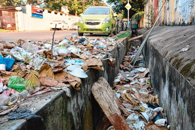 ଡ୍ରେନରେ ଅଳିଆ ଆବର୍ଜନା ପକାଇଲେ ଧରିବ ବିଏମସି । ଡ୍ରେନକୁ ଜଗିବା ପାଇଁ ଗଠନ ହେଲା ସ୍କ୍ୱାର୍ଡ