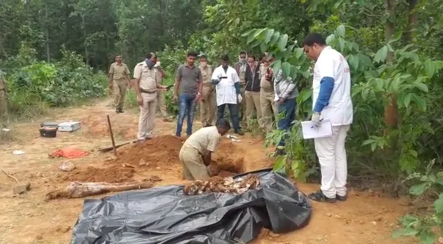 ଦେବଗଡ଼ ବାଲିରୋଇ ଗାଁରୁ ଆସିଲା ଅଭାବନୀୟ ଖବର: ଜଙ୍ଗଲ ଭିତରୁ ମିଳିଲା ଜଣେ ମହିଳା ଓ ଦୁଇ ଶିଶୁଙ୍କ ମୃତଦେହ