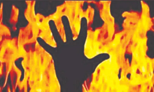 ସ୍କୁଲ ଯିବାକୁ ଅମଙ୍ଗ ହେବାରୁ ତାଗିଦ୍‌ କଲେ ପରବାର ଲୋକ : ଦେହରେ ନିଆଁ ଲଗାଇ ଆତ୍ମହତ୍ୟା କଲେ ଛାତ୍ର