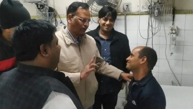 ହୁ ହୁ ହୋଇ ନିଆଁ ଜଳୁଥିଲା : ଦେବଦୂତ ହୋଇ ପହଞ୍ଚିଲେ ରାଜେଶ, ନିଜ ଜୀବନକୁ ଖାତିର ନକରି ନିଆଁର ଆଁରୁ ୧୧ ଜଣଙ୍କୁ ରକ୍ଷାକଲେ