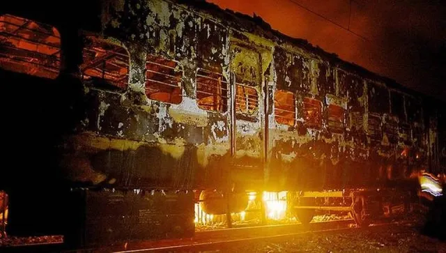 ନାଗରିକତା ଆଇନକୁ ବିରୋଧ କରି ପଶ୍ଚିମବଙ୍ଗରେ ତେଜୁଛି ଆନ୍ଦୋଳନ । ୫ ଟ୍ରେନରେ ନିଆଁ ଲଗାଇଦେଲେ ଆନ୍ଦୋଳନକାରୀ