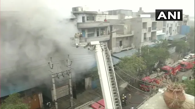 ଦିଲ୍ଲୀ : ନରେଲାରେ ଥିବା ଏକ ଜୋତା କାରଖାନାରେ ଅଗ୍ନିକାଣ୍ଡ । ନିଆଁ ଲିଭାଇବାରେ ୨୨ଟି ଦମକଳ ଗାଡି ନିୟୋଜିତ , ଲକ୍ଷାଧିକ ଟଙ୍କାର ସମ୍ପତ୍ତି ନଷ୍ଟ