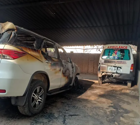 ତାଳଚେର ବିଧାୟକଙ୍କ ଗାଡି ପୋଡିଦେଲେ ଦୁର୍ବୃତ୍ତ । ବ୍ରଜକିଶୋର ପ୍ରଧାନଙ୍କ ଭରତପୁର ସ୍ଥିତ କ୍ୟାମ୍ପରେ କାର ଏବଂ ଆମ୍ବୁଲାନ୍ସରେ ଲଗାଇଦେଲେ ନିଆଁ