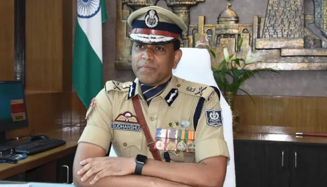 କିଭଳି ଅଛି ଟ୍ଵିନ ସିଟିର ହାଲଚାଲ ? ଲୋକଙ୍କ ପ୍ରଶ୍ନର ଉତ୍ତର ଦେବେ ପୁଲିସ କମିଶନର, ସୋସିଆଲ ମିଡିଆରେ ପରଖିବେ ସମସ୍ୟା ।