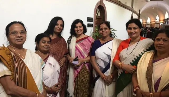 ବିଜେପି କ୍ୟାମ୍ପରେ କଂଗ୍ରେସ ନେତ୍ରୀ: ପିସିସି ବିରୋଧରେ ଯାଇ ସାଂସଦ ଅପରାଜିତାଙ୍କ ସାଙ୍ଗରେ...ସୋସିଆଲ ମିଡିଆରେ ଫଟୋକୁ ନେଇ ଚର୍ଚ୍ଚା