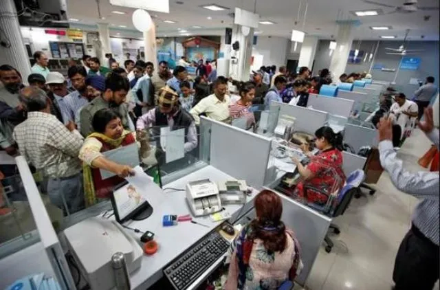 ଆରବିଆଇ ବଦଳାଇଲା ନିୟମ! ଆସନ୍ତାକାଲି ଠାରୁ ଗ୍ରାହକଙ୍କୁ ୨୪ ଘଣ୍ଟା ମିଳିବ ବ୍ୟାଙ୍କର ଏହି ସେବା ।