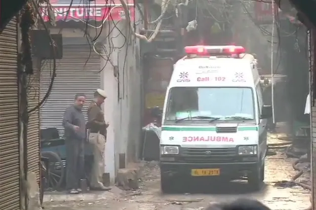 ଦିଲ୍ଲୀରେ ଶସ୍ୟ ମଣ୍ଡିରେ ଭୟଙ୍କର ଅଗ୍ନିକାଣ୍ଡ । ନିଆଁରେ ଜଳି ୩୫ ମୃତ, ଅନେକ ଫସି ରହିଥିବା ସୂଚନା । ଉଦ୍ଧାର କାର୍ଯ୍ୟ ଜାରି