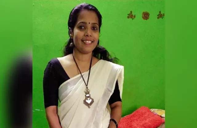 ବିବାହ ପାଇଁ ଅଧାରୁ ଛାଡିଥିଲେ ପାଠପଢା , ଏବେ ୪୧ ବର୍ଷ ବୟସରେ ଏଲଏଲବି ପଢି ଓକିଲ ହେଲେ ୨ ସନ୍ତାନଙ୍କ ମା’ ।