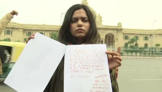 ନିର୍ଭୟା ଦୁଷ୍କର୍ମକାରୀଙ୍କୁ ଫାଶୀ ଦେବାକୁ ମୁଁ ଜହ୍ଲାଦ ହେବାକୁ ପ୍ରସ୍ତୁତ ।  ଗୃହମନ୍ତ୍ରୀଙ୍କୁ ରକ୍ତରେ ଚିଠି ଲେଖି ଜଣାଇଲେ ଅର୍ନ୍ତଜାତୀୟ ମହିଳା ସୁଟର ।