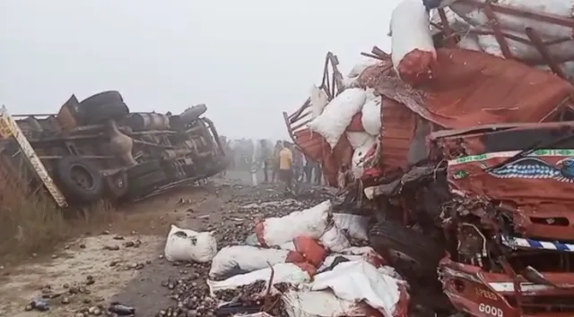 ବୌଦ୍ଧରେ ଦୁଇଟି ଟ୍ରକ୍ ମୁହାଁମୁହିଁ ଧକ୍କା :  ଘଟଣାସ୍ଥଳରେ ଉଭୟ ଟ୍ରକ ଚାଳକଙ୍କର ମୃତ୍ୟୁ