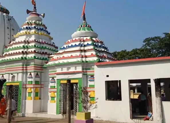 ଏମିତି ବି ଅଛି ମନ୍ଦିର...ଯେଉଁଠି ଭକ୍ତର ଦୁଃଖ ଦୂର କରିବାକୁ ଉଭା ହୁଅନ୍ତି ଠାକୁର! ଚର୍ଚ୍ଚାରେ ଅନୁଗୁଳର ପ୍ରସିଦ୍ଧ ସିଦେ୍ଧଶ୍ୱର ଶୈବପୀଠ...ମନ୍ଦିରର କୁଣ୍ଡ ପାଣିରେ ବୁଡ ପକାଇଲେ ଦୂର ହୋଇଯାଏ ସବୁ ରୋଗ !