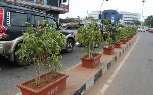 ଜୟଦେବବିହାର-ନନ୍ଦନକାନନ ରାସ୍ତାରେ ଦୁର୍ଘଟଣା କମାଇବାକୁ ପ୍ରୟାସ : ଡିଭାଇଡରରେ ଲାଗିବ ଫୁଲଗଛ