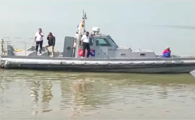 ୫ ଘଣ୍ଟା ଧରି ଫସିରହିବା ପରେ ଉଦ୍ଧାର ହେଲା ମୋଟର ଲଞ୍ଚ: ନିଶ୍ଚିତ ମରଣ ମୁହଁରୁ ରକ୍ଷା ପାଇଲେ ଯାତ୍ରୀବାହୀ ଲଞ୍ଚରେ ଯାଉଥିବା ଯାତ୍ରୀ