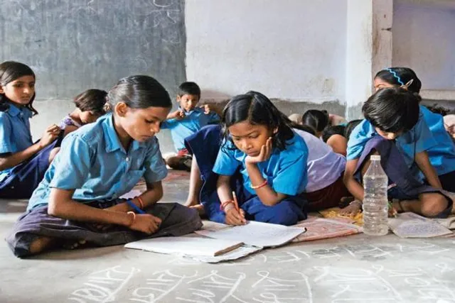 ଆଶ୍ଚର୍ଯ୍ୟ କରିଦେବ ‘ଆସର’ ରିପୋର୍ଟ । ତୃତୀୟ ଶ୍ରେଣୀ ପିଲା ଚିହ୍ନିପାରୁନାହାନ୍ତି ସଂଖ୍ୟା କି ଅକ୍ଷର । ରାଜ୍ୟର ରାଜଧାନୀ ଥିବା ଖୋର୍ଦ୍ଧା ଜିଲ୍ଲାରୁ ଆସିଲା ପ୍ରାଥମିକ ଶିକ୍ଷାର ବିକଳ ଚିତ୍ର