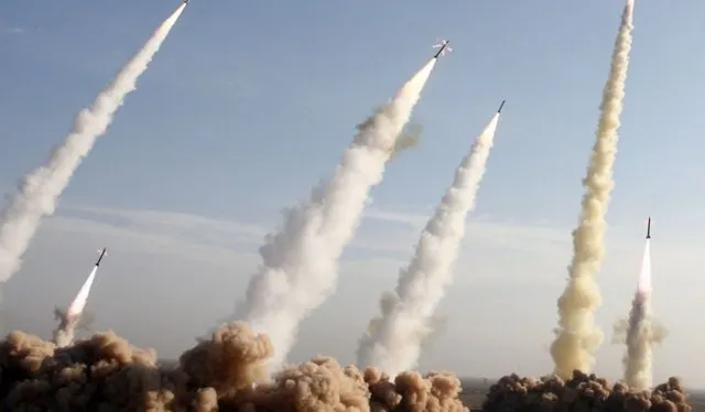 ଆମେରିକା ସେନା ଶିବିରରେ ରକେଟ୍ ମାଡ଼ । ଇରାକରେ ଥିବା ଆମେରିକା ଠିକଣା ଉପରେ ମାଡ଼ ହେଲା ୪ଟି ରକେଟ୍, ୪ ଇରାକୀ ଯବାନ ଆହତ