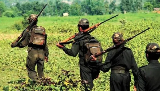 ମାଲକାନଗିରିରେ ମାତିଲେ ମାଓବାଦୀ ! ୧୦ରୁ ଅଧିକ ଘରେ ଲଗାଇଲେ ନିଆଁ, ନିୟମଗିରିରେ ଗୁଳି ବିନିମୟ ।