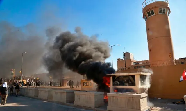 ଇରାକର ବାଗଦାଦରେ କ୍ରମାଗତ ଆମେରିକାର ଏୟାରଷ୍ଟ୍ରାଇକ୍ ଜାରି । ୱାସିଙ୍ଗଟନ୍ ଓ ତେହେରାନ ମଧ୍ୟରେ ଯୁଦ୍ଧ ଆଶଙ୍କା । ଇରାନୀ ସୈନିକଙ୍କୁ ଆମେରିକା ସେନାର ଟାର୍ଗେଟ୍, ୬ ଜଣ ମୃତ ସୂଚନା ।