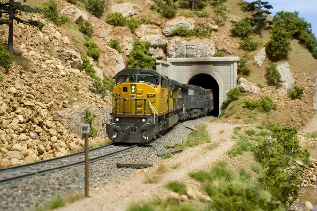 ପାହାଡ ଉପରେ ପ୍ରଥମଥର ୧୦୦ କିଲୋମିଟର ବେଗରେ ଗଡିବ ଟ୍ରେନ୍ । ଚୀନ୍-ତିଦ୍ଦତ ସୀମାକୁ ବେଶ ସହଜରେ ପହଞ୍ଚିପାରିବ ସେନା ।