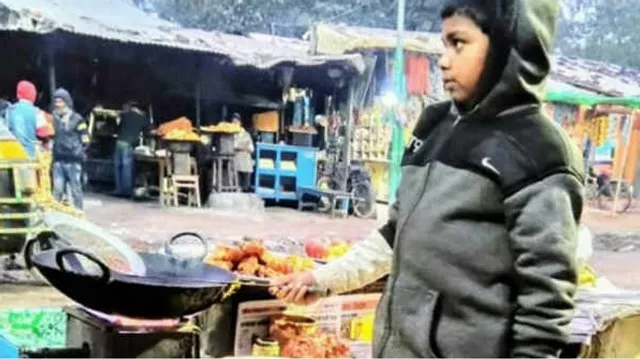 ଫେସବୁକ୍ ବଦଳାଇଦେଲା ଭାଗ୍ୟ : ବାପାଙ୍କ ମୃତ୍ୟୁ ପରେ ପରିବାର ପାଳିବା ପାଇଁ ଜଳଖିଆ ଦୋକାନ ଖୋଲିଥିଲେ ୧୦ ବର୍ଷର ବାଳକ, ସୋସିଆଲ୍ ମିଡ଼ିଆରେ ଖବର ପ୍ରଘଟ ପରେ ସୁନୀଲଙ୍କ ପାଇଁ ବଢ଼ିଲା ସହାୟତାର ହାତ