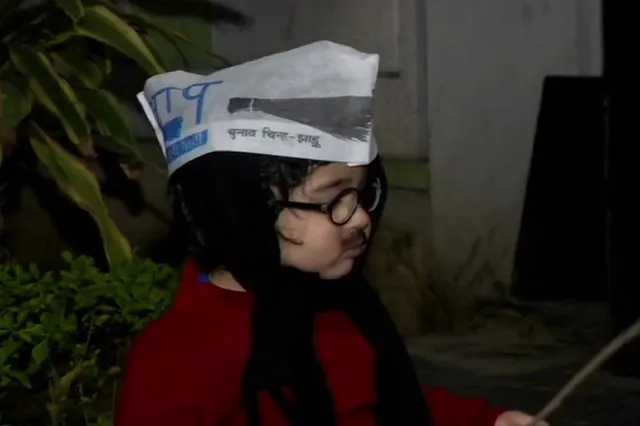 କେଉଁଠି ପ୍ରାର୍ଥନା , କେଉଁଠି ସମର୍ଥନ ! ଫଳାଫଳ ପୂର୍ବରୁ କେଜରିୱାଲ୍ ଙ୍କ ଲୁକ୍ ରେ କୁନିଝିଅ , ସେପଟେ ବିଜୟ ପାଇଁ ବିଜେପି ନେତାଙ୍କ ମନ୍ଦିରରେ ପ୍ରାର୍ଥନା । 