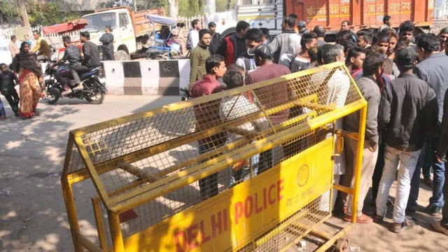 ଭୋଟିଂ ପୂର୍ବରୁ ରାଜଧାନୀ ଦିଲ୍ଲୀରେ ଗୁଳିମାଡ଼ : ଜାଫରାବାଦରେ ଚାରି ରାଉଣ୍ଡ ଫାଇରିଂ, ସୁରକ୍ଷା ବ୍ୟବସ୍ଥା ଉପରେ ପ୍ରଶ୍ନବାଚୀ