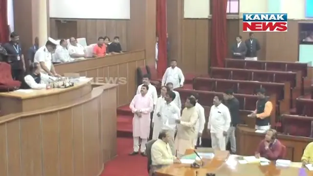 ଚାଲି ପାରିଲାନି ବିଧାନସଭାର ପ୍ରଶ୍ନକାଳ । ଆରମ୍ଭରୁ ବିଜେପି ସଦସ୍ୟଙ୍କ ହଙ୍ଗାମା, ହଟ୍ଟଗୋଳ ଯୋଗୁଁ ଦିନ ୧୧ଟା୩୦ ଯାଏଁ ଗୃହ ମୁଲତବୀ ।