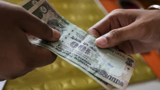 ନୋଟ୍ ଛୁଇଁବା ପରେ ହାତ ଧୁଅନ୍ତୁ : କରୋନା ଭୂତାଣୁର ସଂକ୍ରମଣକୁ ରୋକିବା ଲାଗି ନୋଟ୍ ଛୁଇଁବା ପରେ ହାତ ଧୋଇବାକୁ ପରାମର୍ଶ