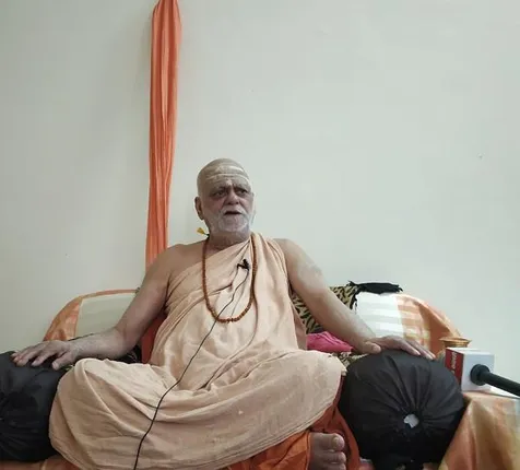 କରୋନା ସଚେତନତା: ହୋମ୍ କ୍ୱାରେଣ୍ଟିନରେ ଜଗଦଗୁରୁ ଶଙ୍କରାଚାର୍ଯ୍ୟ । ଗତକାଲି ଦିଲ୍ଲୀରୁ ଫେରି ଗୋବର୍ଦ୍ଧନ ମଠରେ ପହଁଚିଥିଲେ ଶଙ୍କରାଚାର୍ଯ୍ୟ ।