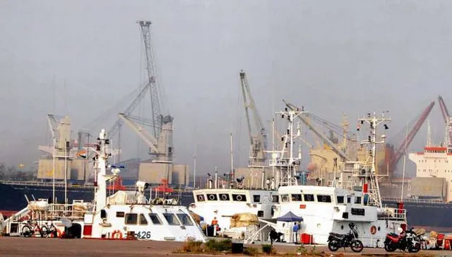 ରାଜ୍ୟର ବନ୍ଦର ଉପରେ କରୋନା ପ୍ରଭାବ: ସୀମିତ କର୍ମଚାରୀରେ ଚାଲିଛି ମାଲ୍ ପରିବହନ