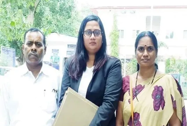 ନିର୍ଭୟା ମାମଲାର ଅସଲ ନାୟିକା. . . ପ୍ରଶାସନିକ ଅଧିକାରୀ ହେବାକୁ ଚାହୁଁଥିଲେ , ଓକିଲ ହେଲେ : ୭ ବର୍ଷ ବିନା ପାରିଶ୍ରମିକରେ ଲଢ଼େଇ କରି ନିର୍ଭୟାଙ୍କୁ ନ୍ୟାୟ ଦେଲେ ସୀମା କୁଶୱାହା