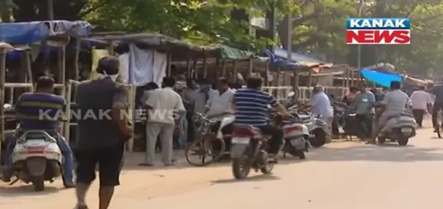 କଟକରେ ତାଲାବନ୍ଦ କଟକଣାକୁ ଫୁ କରି ଉଡାଇ ଦେଇଛନ୍ତି ଜନତା : ବଜାରରେ ଦେଖିବାକୁ ମିଳୁଛି ପ୍ରବଳ ଭିଡ