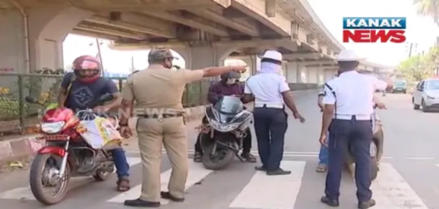 ଲକଡାଉନର ଆଜି ତୃତୀୟ ଦିନ : ବିଭିନ୍ନ ସ୍ଥାନରେ ଚେକିଂ ଜୋରଦାର, ଲୋକଙ୍କୁ ସଚେତନ କରୁଛି ପୋଲିସ . . ଅତି ଆବଶ୍ୟକ ନପଡିଲେ ଘରୁ ପଦାକୁ ନବାହାରିବାକୁ ପରାମର୍ଶ