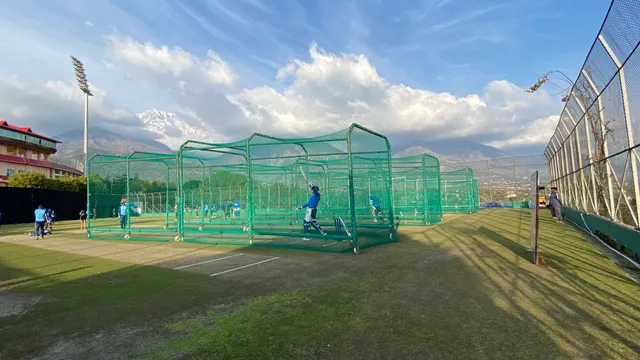 କାଲି ଦକ୍ଷିଣଆଫ୍ରିକା ବିପକ୍ଷରେ ଦିନିକିଆ ସିରିଜର ପ୍ରଥମ ମ୍ୟାଚ୍ ଖେଳିବ ଟିମ୍ ଇଣ୍ଡିଆ । ଧର୍ମଶାଳାରେ ଜୋରଦାର ଅଭ୍ୟାସ କଲା ବିରାଟ ବାହିନୀ ।