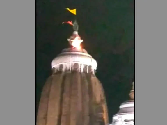 ନୀଳଚକ୍ର ବାନାରେ ଲାଗିନାହିଁ ନିଆଁ । ପବନରେ ଉଡିଯାଇଥିଲା ପାପମୋଚନ ଏକାଦଶୀ ମହାଦୀପର ବଳିତା