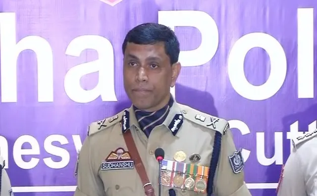 ହୋମ୍‌ କ୍ୱାରେଣ୍ଟାଇନ୍‌ରେ ଥିବା ବେଳେ ବାହାରେ ବୁଲିବାରୁ ବିଏମ୍‌ସି ପକ୍ଷରୁ ୨ ଜଣଙ୍କ ନାଁରେ ଥାନାରେ ଏତଲା